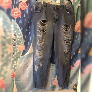 Boyfriend destroyed jeans